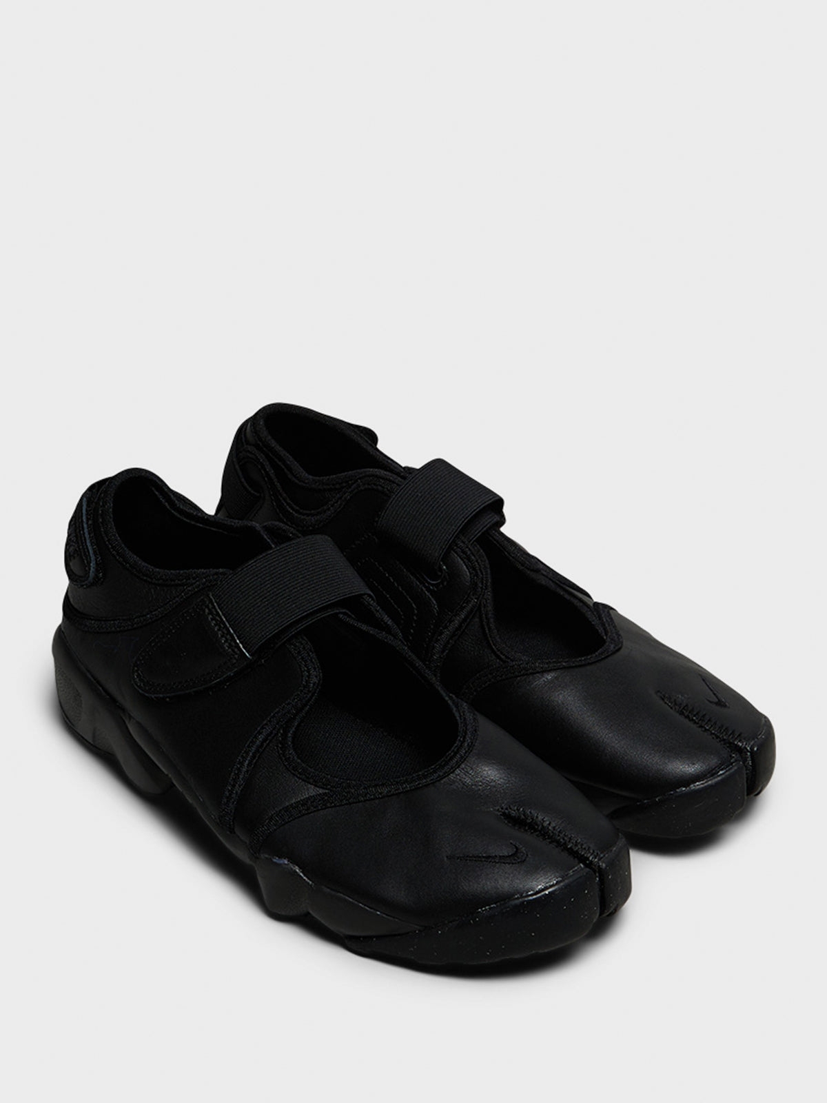 Nike - Women's Air Rift Sneakers in Black