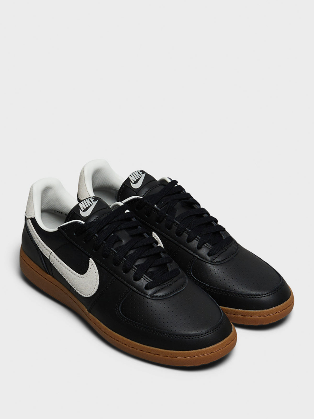 Nike - Field General 82 SP Sneakers in Sail and Black Gum