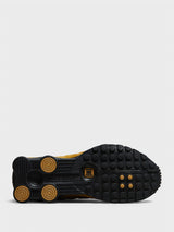 Nike - Shox R4 Sneakers in Black and Metallic Gold