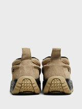 Nike - ACG IZY Sneakers in Khaki and Limestone
