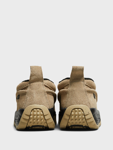 Nike - ACG IZY Sneakers in Khaki and Limestone