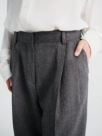 TOTEME - Herringbone Double-Pleat Trousers in Dark Grey Melange