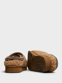 UGG - Tasman Maxi Curly Shoes in Chestnut