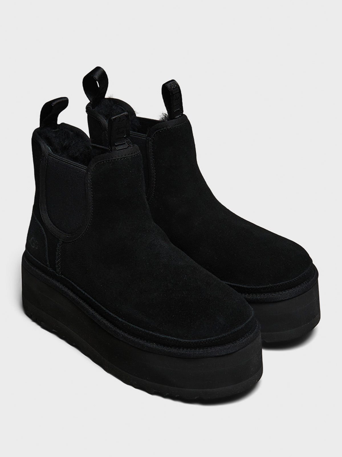 UGG - Neumel Platform Chelsea Boots in Black