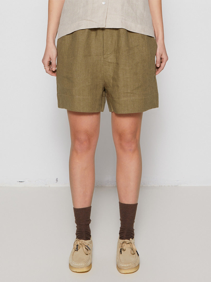 Linen Shorts in Loden
