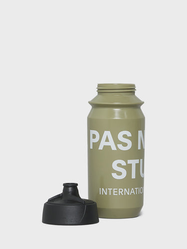 Pas Normal Studios - Logo Bidon in Light Olive