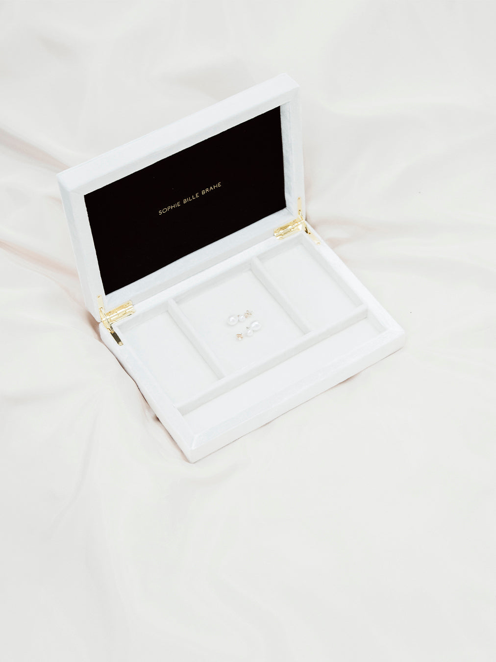 Trésor Velvet Jewelry Box in White
