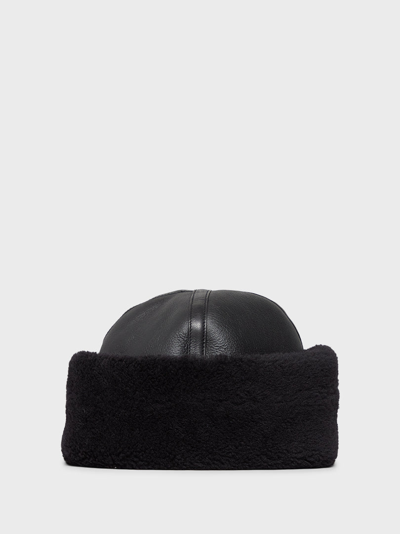 Totéme - Shearling Winter Hat in Black